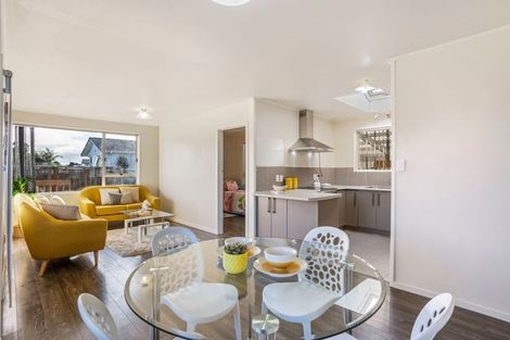 Photo of property in 11 Gibbons Road, Weymouth, Auckland, 2103