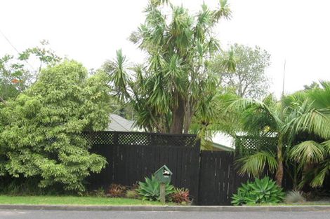 Photo of property in 1/6 Rossmore Terrace, Murrays Bay, Auckland, 0630