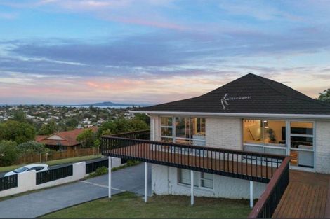 Photo of property in 254 Glamorgan Drive, Northcross, Auckland, 0630