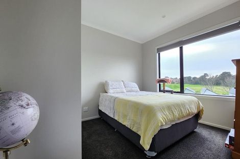 Photo of property in 24 Hokioi Drive, Kenepuru, Porirua, 5022