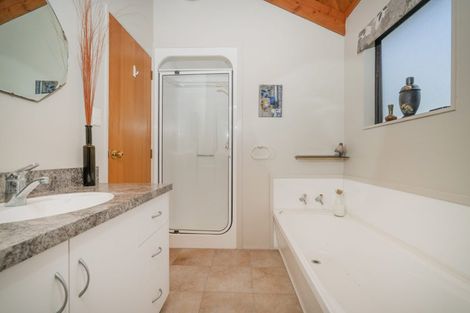 Photo of property in 107 Centennial Drive, Whitianga, 3510