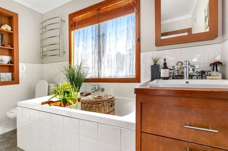 Photo of property in 24 Punga Place, Whitianga, 3510