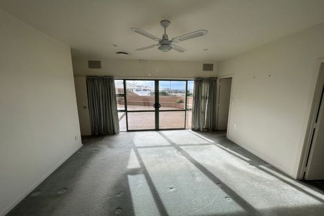 Photo of property in 40 Waimumu Road, Massey, Auckland, 0614