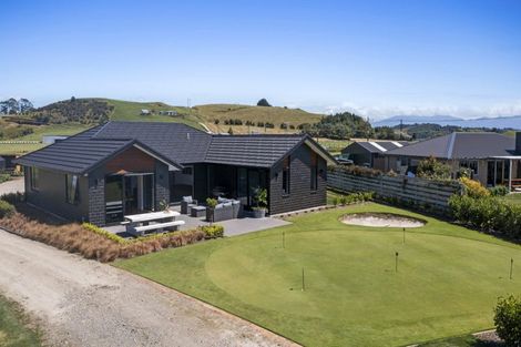 Photo of property in 8 Tikorangi Road East, Tikorangi, 4383