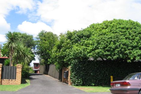 Photo of property in 2/22 Otakau Road, Milford, Auckland, 0620