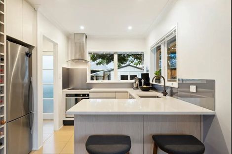 Photo of property in 2/10 Princes Street, Northcote Point, Auckland, 0627
