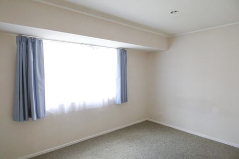 Photo of property in 72 Kingdale Road, Henderson, Auckland, 0610