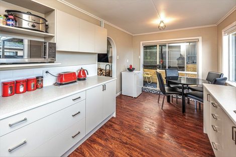 Photo of property in 28 Miro Street, Castlecliff, Whanganui, 4501