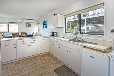 Photo of property in 127 Tuna Place, Onemana, Whangamata, 3691