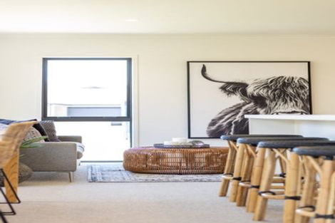 Photo of property in 8 Oakmont Crescent, Waiwhakaiho, New Plymouth, 4312