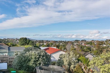 Photo of property in 1/35 Verran Road, Birkenhead, Auckland, 0626