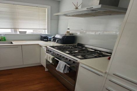 Photo of property in 9 Hinau Street, New Lynn, Auckland, 0600