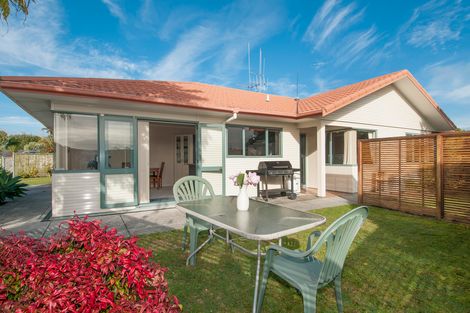 Photo of property in 10 Meadowviews Drive, Welcome Bay, Tauranga, 3112