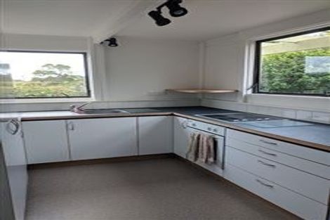 Photo of property in 2/30 Glen Vista Place, Bayview, Auckland, 0629