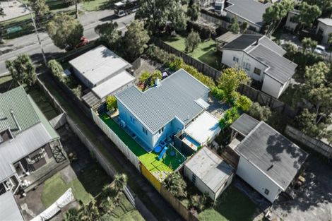 Photo of property in 2/176 Henderson Valley Road, Henderson, Auckland, 0612