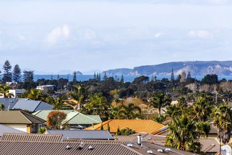 Photo of property in 10 Bine Crescent, Orewa, 0931