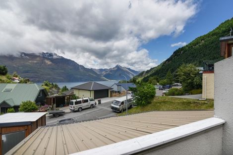 Photo of property in 5a Wye Place, Fernhill, Queenstown, 9300