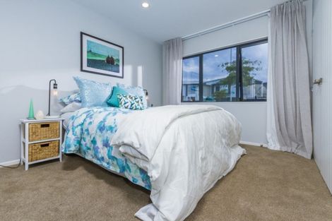 Photo of property in 37 Te Oneroa Way, Long Bay, Auckland, 0630
