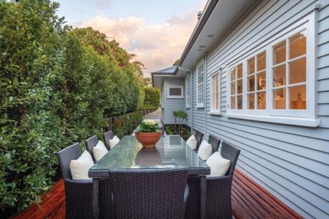 Photo of property in 33 Outlook Road, Greenhithe, Auckland, 0632