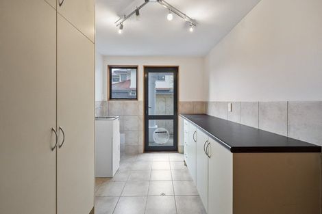 Photo of property in 33 Ruapehu Drive, Fitzherbert, Palmerston North, 4410