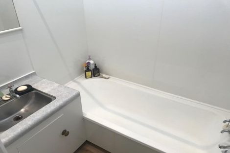 Photo of property in 3/289 Glenfield Road, Glenfield, Auckland, 0629