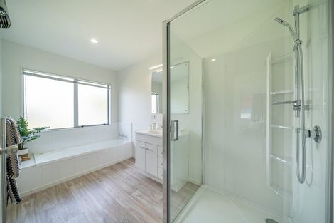 Photo of property in 12 Lanyon Place, Whitby, Porirua, 5024