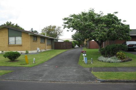 Photo of property in 14 Donzella Place, Conifer Grove, Takanini, 2112