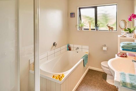 Photo of property in 38 Speldhurst Grove, Stokes Valley, Lower Hutt, 5019