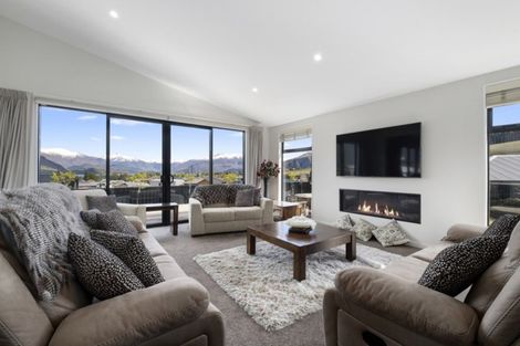 Photo of property in 2 Kereru Crescent, Wanaka, 9305