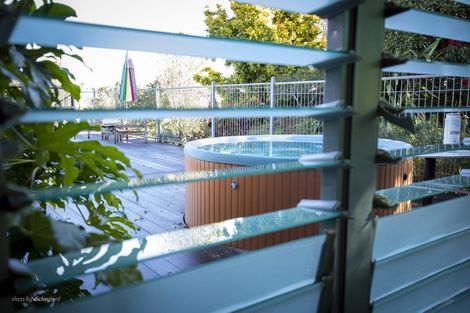 Photo of property in 18 Warren Road, Raglan, 3295