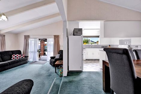 Photo of property in 18 Kamahi Avenue, Hawera, 4610