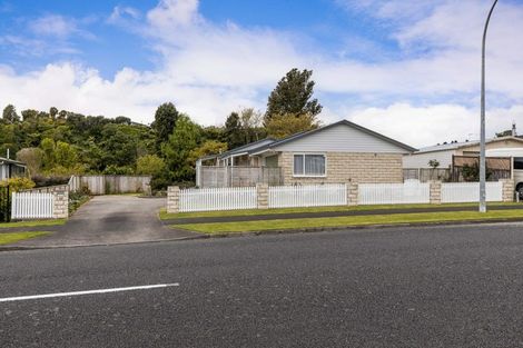 Photo of property in 68 Riversdale Drive, Merrilands, New Plymouth, 4312