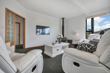 Photo of property in 12 Twin Wharf Road, Herald Island, Auckland, 0618