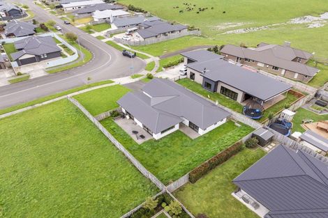 Photo of property in 202 Pacific Drive, Fitzherbert, Palmerston North, 4410