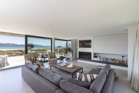 Photo of property in 65 Taumata Road, Omaha, 0986