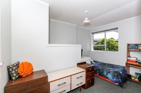 Photo of property in 1 Oawai Place, Marfell, New Plymouth, 4310