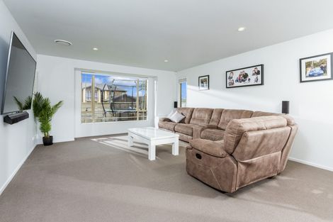 Photo of property in 5 Corricvale Way, Northcross, Auckland, 0632