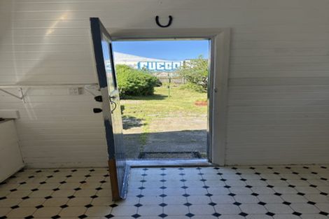 Photo of property in 75 Apu Crescent, Lyall Bay, Wellington, 6022