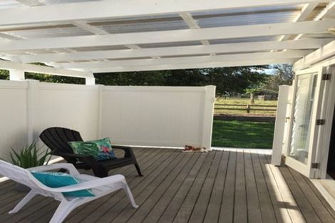 Photo of property in 60 Lathrope Road, Kumeu, 0892