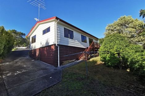 Photo of property in 2/13 Helicon Place, Totara Vale, Auckland, 0629
