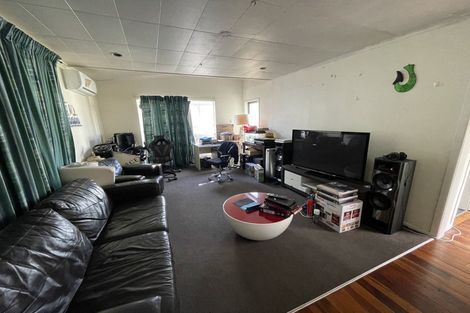 Photo of property in 162 Edmonton Road, Te Atatu South, Auckland, 0610