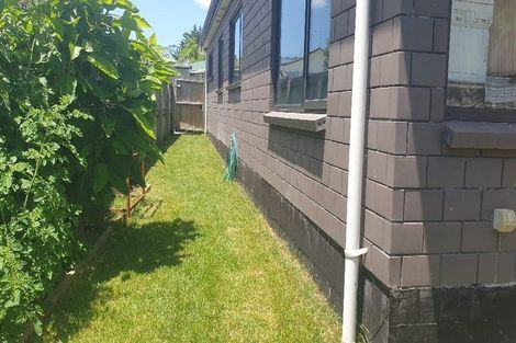 Photo of property in 18b Riverpark Crescent, Henderson, Auckland, 0610