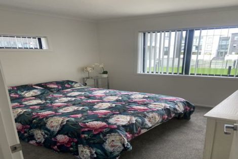 Photo of property in 1/11 Carlos Drive, Flat Bush, Auckland, 2016