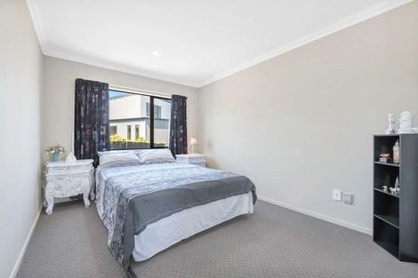 Photo of property in 9 Jomard Terrace, Northcross, Auckland, 0632