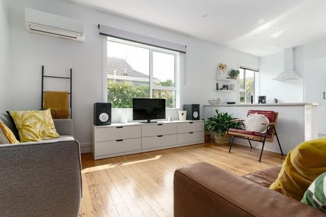 Photo of property in 215 Waimea Terrace, Beckenham, Christchurch, 8023