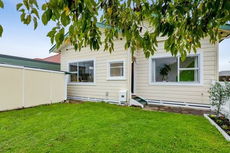 Photo of property in 7 Seddon Street, Westown, New Plymouth, 4310