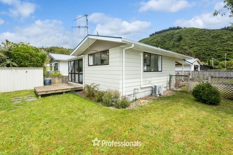 Photo of property in 2/6 Gemstone Drive, Birchville, Upper Hutt, 5018