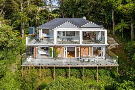 Photo of property in 97 Scenic Drive, Titirangi, Auckland, 0604