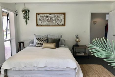 Photo of property in 4a Torkar Road, Clarks Beach, 2122