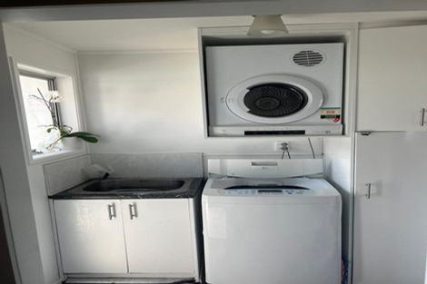 Photo of property in 7 Kelman Road, Kelston, Auckland, 0602